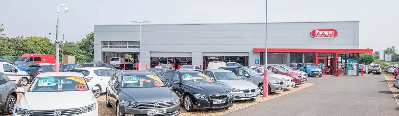 Commercial architecture for a new car showroom